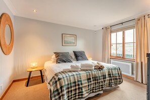 Iron/ironing board, travel crib, free WiFi, bed sheets