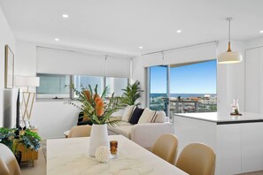 Living area - Little Mermaid Beachside Stay with Ocean Glimpses (Mermaid Beach)