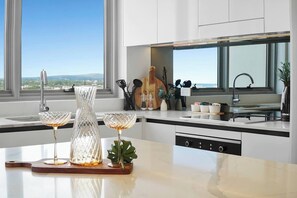 Fridge, microwave, oven, stovetop - Little Mermaid Beachside Stay with Ocean Glimpses (Mermaid Beach)