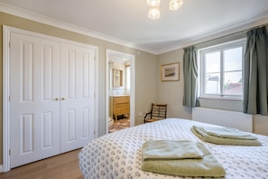 Free WiFi, bed sheets - 3 Bed in Holt (oc-s40247) (Holt)