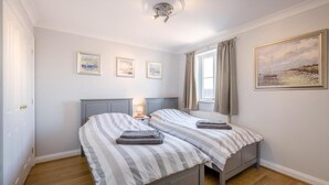 Room - 3 Bed in Holt (oc-s40247) (Holt)