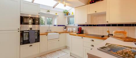 Oven, cookware/dishes/utensils