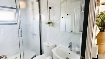 Dusche, Handtücher, Seife, Toilettenpapier