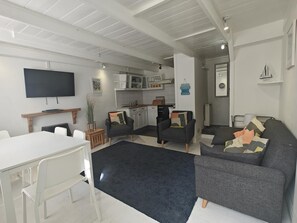 TV, fireplace - 2 Bed in St. Ives (oc-b42453) (St Ives)