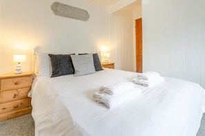 Bügeleisen/Bügelbrett, Reisekinderbett, kostenloses WLAN, Bettwäsche