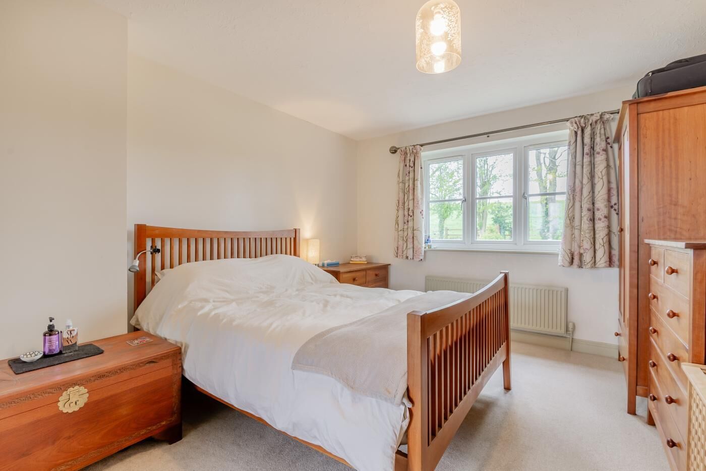 4 bedrooms, WiFi (free), bed sheets