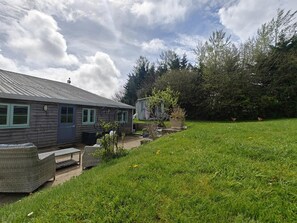 Terrace/patio - 1 Bed in Brockenhurst (oc-s40680) (Brockenhurst)