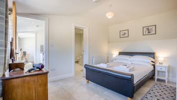 1 bedroom, travel cot, free WiFi, bed sheets