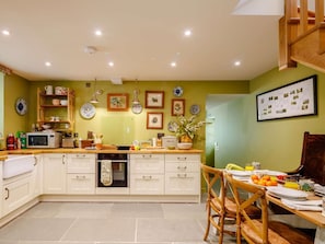 Oven, dishwasher, high chair, cookware/dishes/utensils - 3 Bed in Huntly (oc-89108) (Huntly)