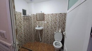 Shower, hair dryer, bidet - Apartment: Dar Boujida (Larache)