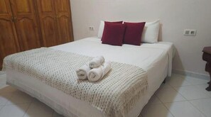 2 dormitorios, tabla de planchar con plancha, wifi y ropa de cama