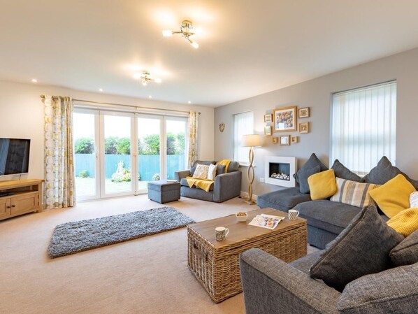 TV - 4 Bed in Polruan (oc-pc007) (Polruan)