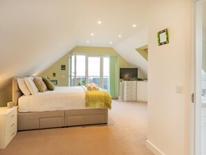 Travel cot, free WiFi, bed sheets - 4 Bed in Polruan (oc-pc007) (Polruan)