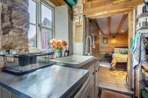 Interior - 2 Bed in Ashover (oc-f42438) (Ashover)
