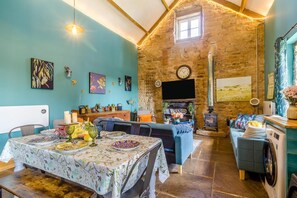 Interior - 2 Bed in Ashover (oc-f42438) (Ashover)