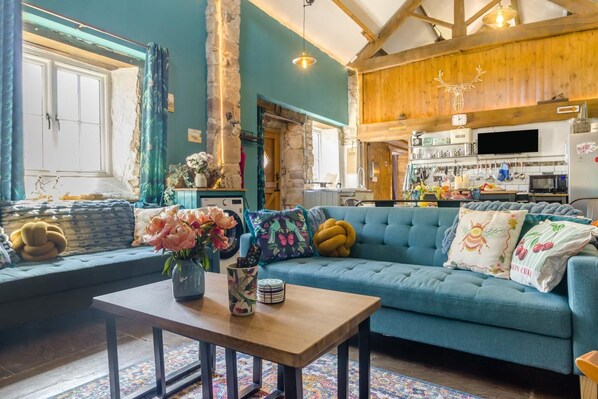 TV, fireplace - 2 Bed in Ashover (oc-f42438) (Ashover)