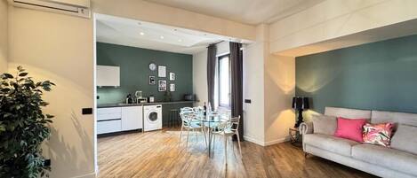 Apartment, 2 Bedrooms, Non Smoking, Kitchenette | Interior