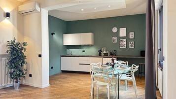 Apartment, 2 Bedrooms, Non Smoking, Kitchenette | Dining