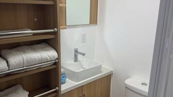 Dusche, Handtücher, Seife, Toilettenpapier