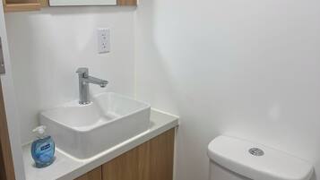 Dusche, Handtücher, Seife, Toilettenpapier