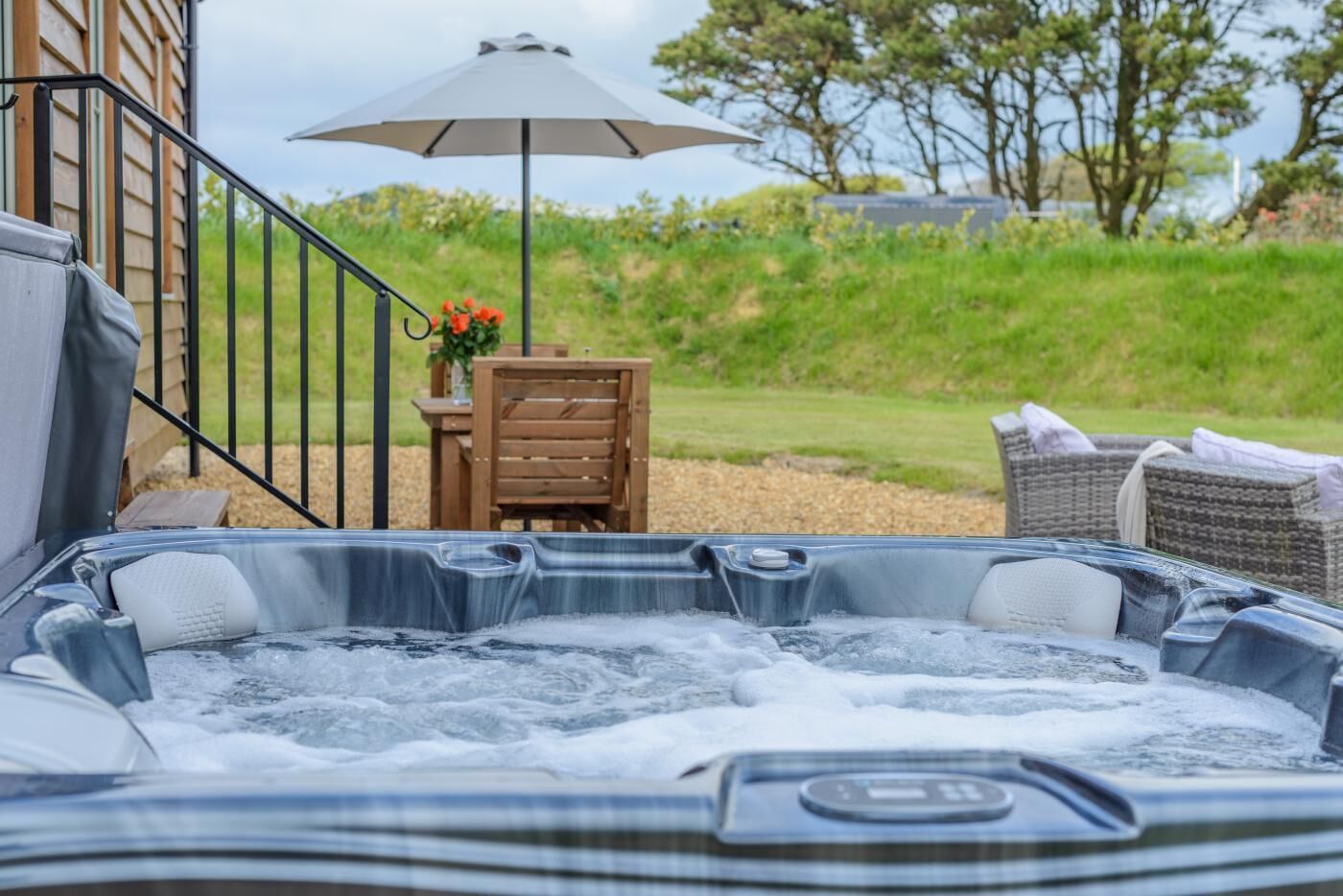 Outdoor spa tub