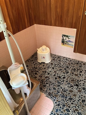 Bathroom - Entire Traditional Japanese House for Rent | A Place to Stay and Live Like a Local, Where You Can Enjoy BBQs in the Spacious Garden (Kagoshima City)