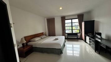 Deluxe Double Room | Meja, Wi-fi percuma, cadar katil