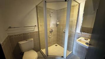 Kamar Double Deluks | Kamar mandi | Shower