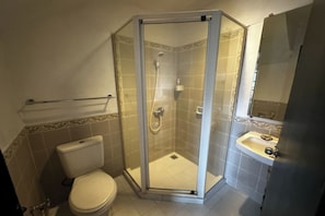 Bathroom - Townhouse Oak Casa D'Ladera Bandung (Bandung)