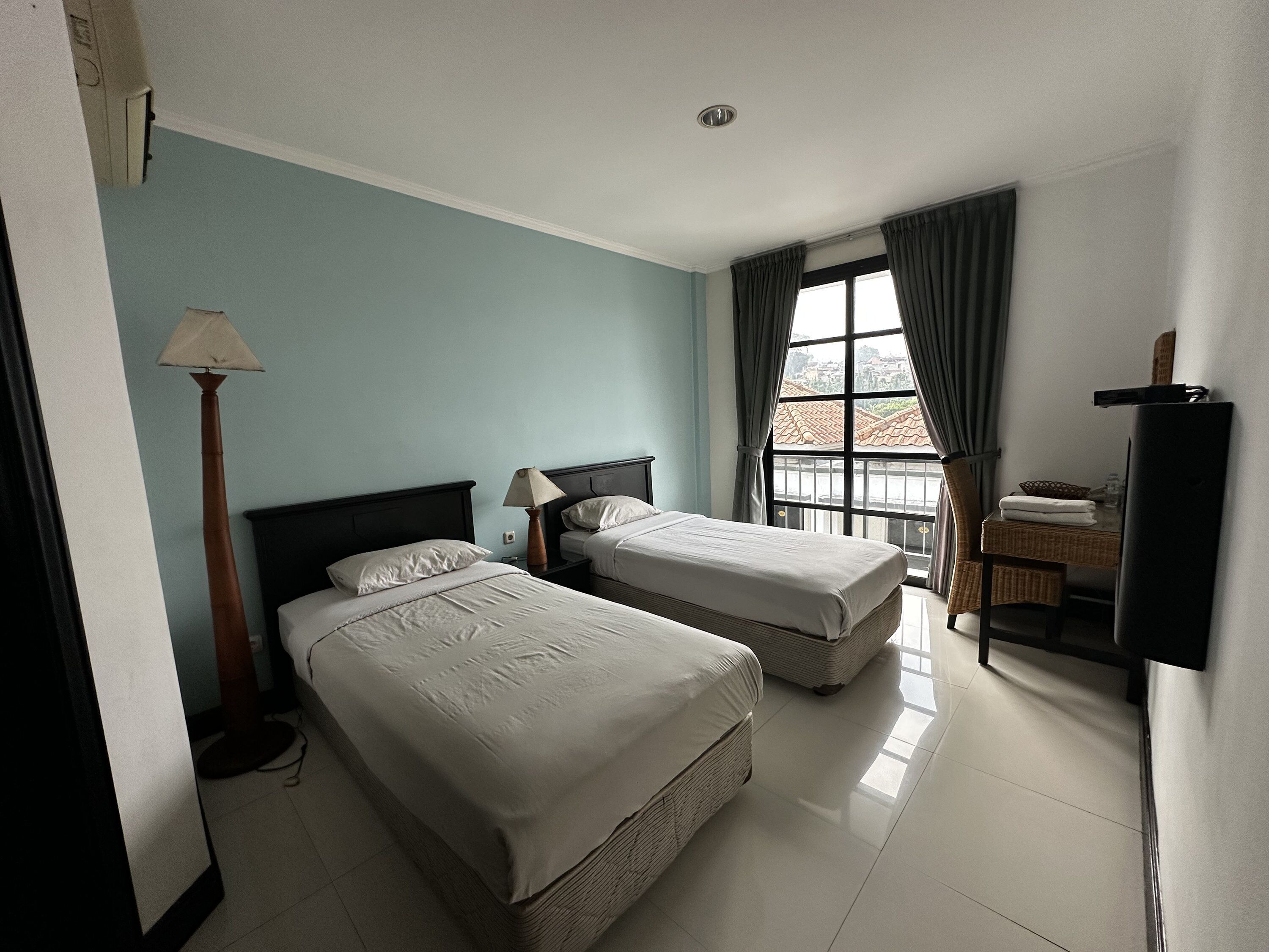 Deluxe Twin Room | Desk, free WiFi, bed sheets