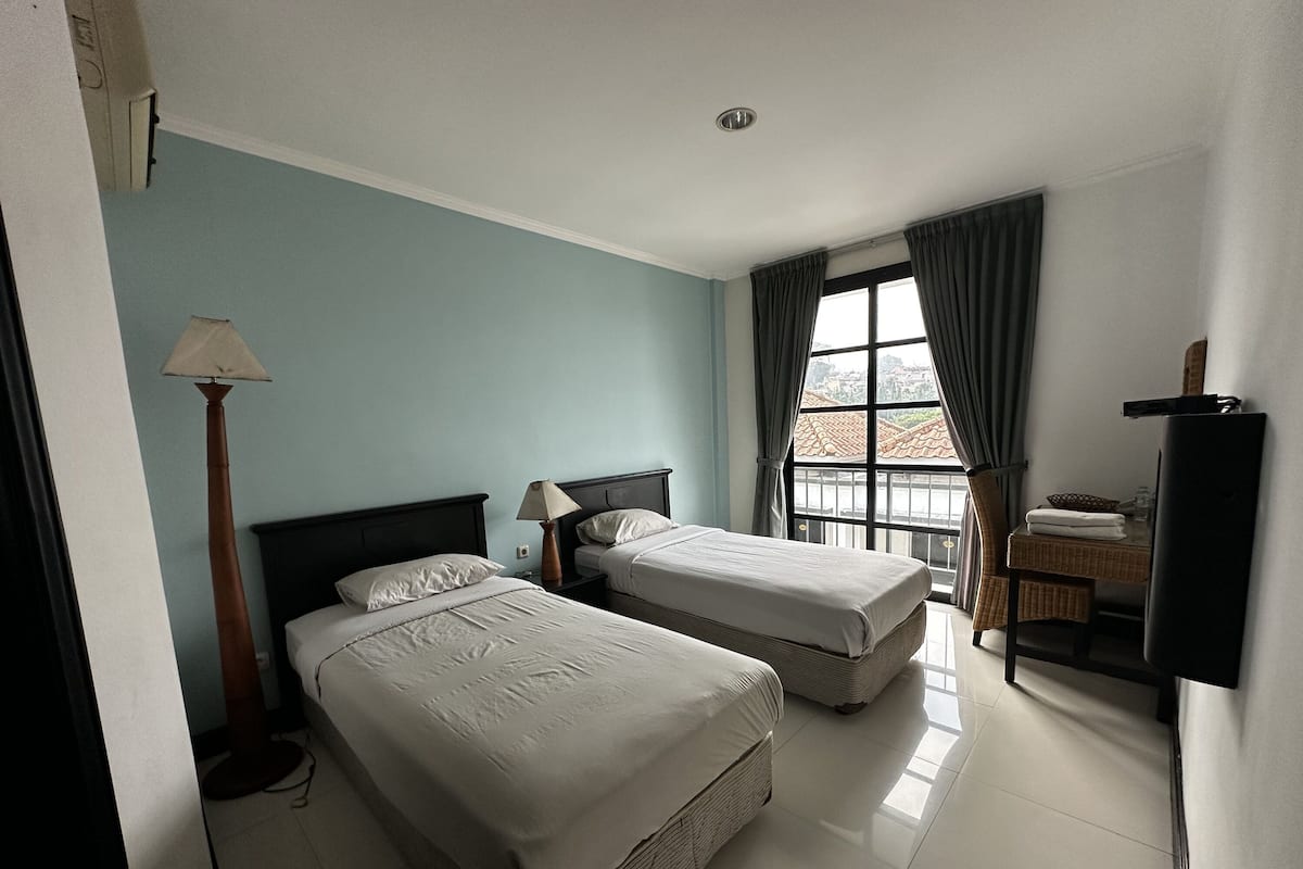 Deluxe Twin Room | Desk, free WiFi, bed sheets
