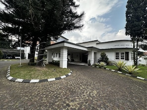 Fachada de la propiedad