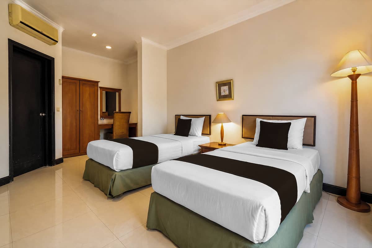 Escritorio, wifi gratis y ropa de cama 