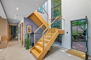 Interior - 4 Bed in Newlyn (oc-b42667) (Newlyn)
