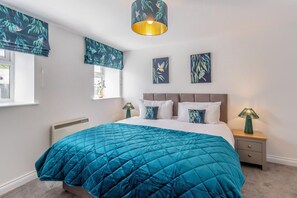 Bügeleisen/Bügelbrett, Reisekinderbett, kostenloses WLAN, Bettwäsche