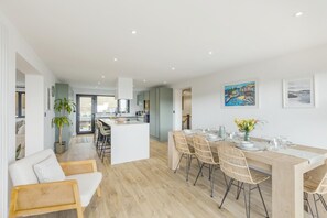 Dining - 5 Bed in Ogmore-by-Sea (oc-o42632) (Ogmore-by-Sea)