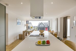 Interior - 5 Bed in Ogmore-by-Sea (oc-o42632) (Ogmore-by-Sea)
