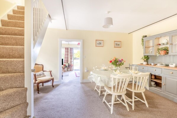 Dining - 2 Bed in Westport (oc-c42687) (Westport)
