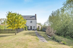 Exterior - 2 Bed in Westport (oc-c42687) (Westport)