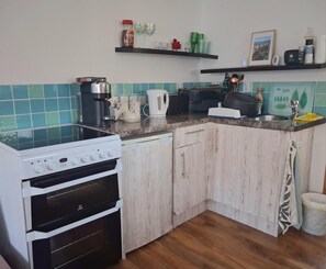Fridge, microwave, oven, stovetop - Porthleven Studio, Sleeps 3, Patio & Beach Access (Helston)