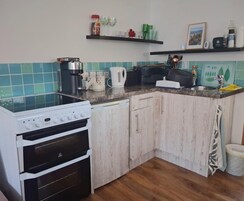 Kühlschrank, Mikrowelle, Ofen, Herdplatte