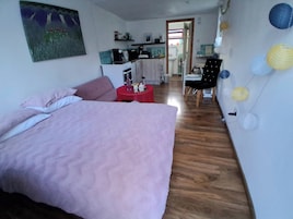 Bügeleisen/Bügelbrett, kostenloses WLAN, Bettwäsche