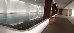 Outdoor pool - Townhouse Oak Hotel Pondokan Tjiburial (Bandung)