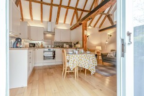 Microwave, oven, dishwasher, cookware/dishes/utensils - 1 Bed in West Chiltington (oc-m41754) (West Chiltington)