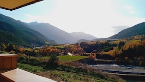 A scenic view from a balcony overlooking a valley with mountains, a river, and autumn foliage. - Apartment for 4 People in Val Cenis (Val-Cenis)