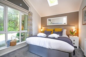 Travel crib, WiFi (free), bed sheets