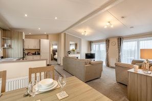 TV - 2 Bed in Bentham (oc-d37872) (Bentham)
