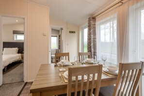Dining - 2 Bed in Bentham (oc-d37872) (Bentham)
