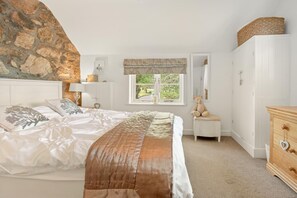 Iron/ironing board, travel cot, free WiFi, bed sheets - 5 Bed in Llanbedrog (oc-t41745) (Llanbedrog)