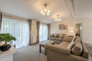 TV - 2 Bed in Bentham (oc-l37871) (Bentham)
